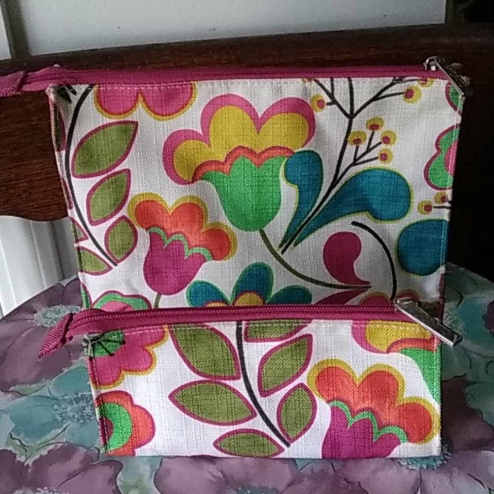 LAST CHANCE Going In The Donation Box-Clinique Cosmetic Bag Set